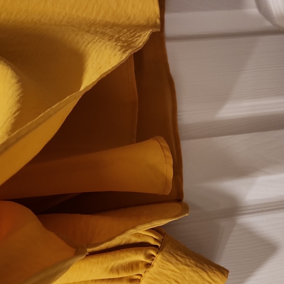 Mustard/Gold Calvin Klein balloon sleeve blouse L - Picture 6 of 9